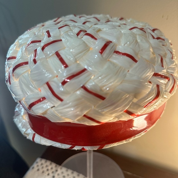 Vintage Red and White Woven Hat with Bow - Picture 5 of 10